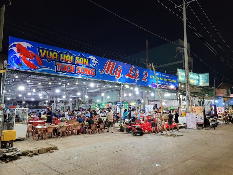 Street Food Stalls and Local Night Spots in Ho Tram
